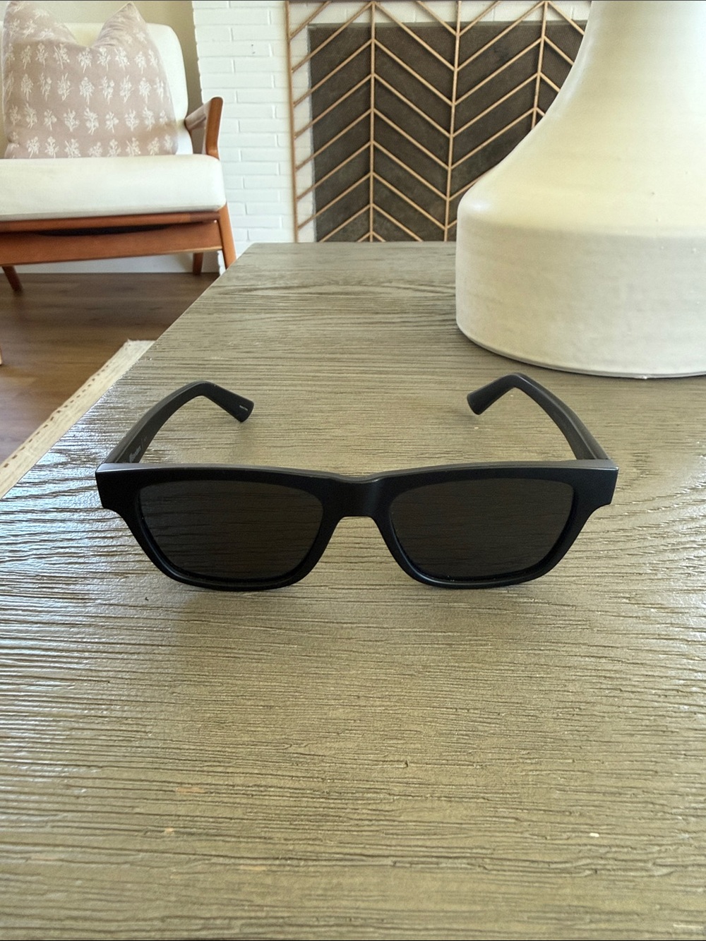 Blenders (Tate) sunglasses in matte black polarized
